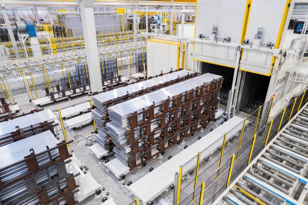 Industrial extrusion machine line with automated systems for aluminum profile manufacturing.